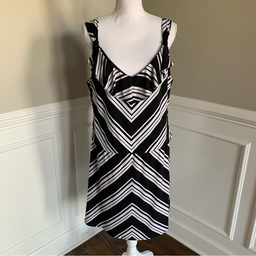 White House Black Market White and Black Geometric Print dress Ruffle Neck XL